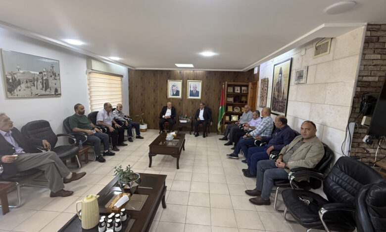 المحافظ ابو عليا ورئيس بلدية بتير يبحثون واقع البلدة واجراءات تطويرية على اكثر من صعيد