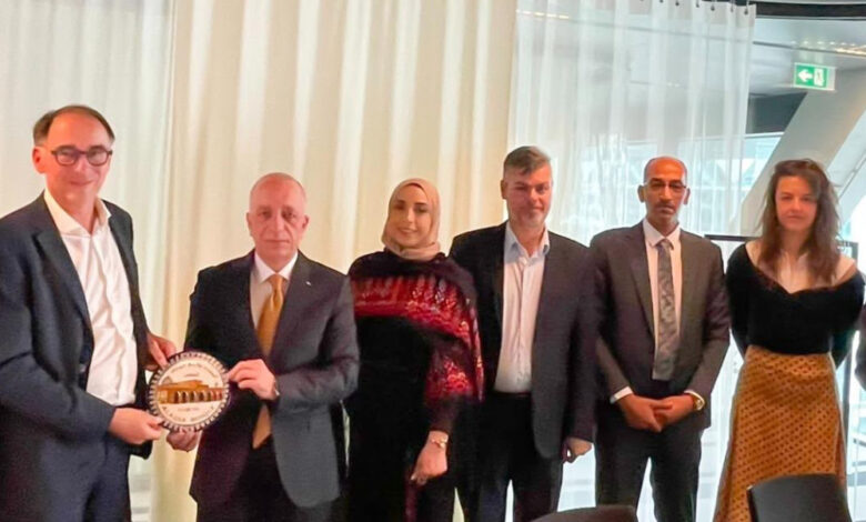 وفد رسمي برئاسة التميمي يختتم زيارة عمل إلى هولندا لتعزيز التعاون وتطوير قطاع الأراضي وفد رسمي برئاسة التميمي يختتم زيارة عمل إلى هولندا لتعزيز التعاون وتطوير قطاع الأراضي