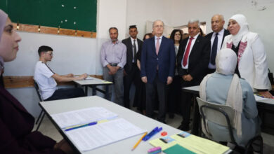 رئيس الوزراء يطلق امتحان الثانوية العامة من قريتي المغير وأبو فلاح