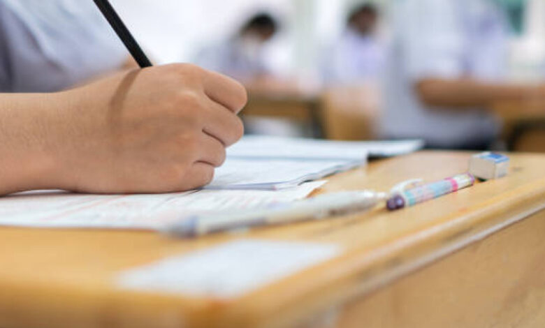 وفاة والدة طالبة من طولكرم صباح أول امتحان للتوجيهي.. والطالبة تصر على التقدم للامتحان