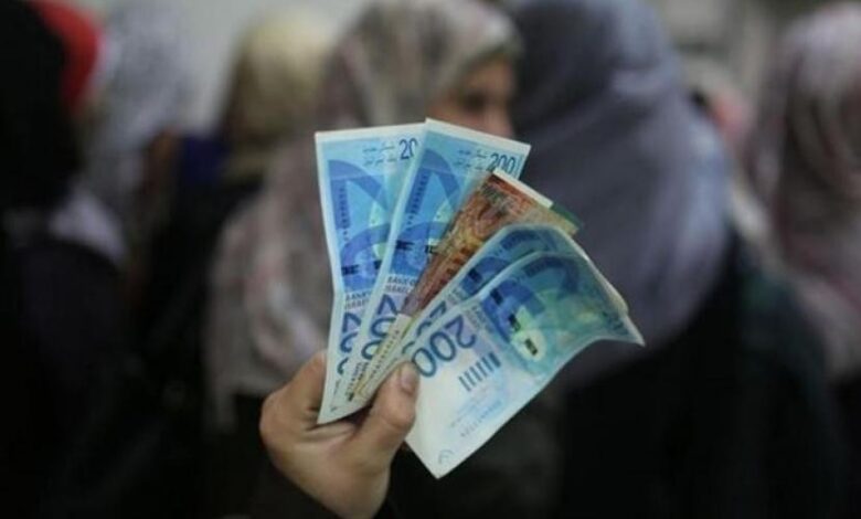 “المالية” تعلن إطلاق المرحلة التجريبية من تطبيق “يبوس” لدعم الموظفين العموميين