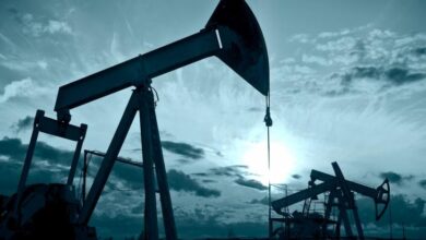 انخفاض أسعار النفط مع خروج الناقلات من مضيق هرمز