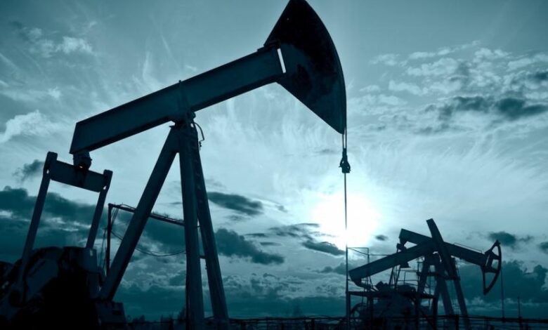 انخفاض أسعار النفط مع خروج الناقلات من مضيق هرمز
