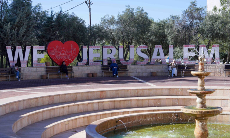 الصحافة العبرية تُقر بريادة جامعة القدس بعد تصدرها الجامعات الفلسطينية ودخولها نادي جامعات النخبة العالمية الصحافة العبرية تُقر بريادة جامعة القدس بعد تصدرها الجامعات الفلسطينية ودخولها نادي جامعات النخبة العالمية