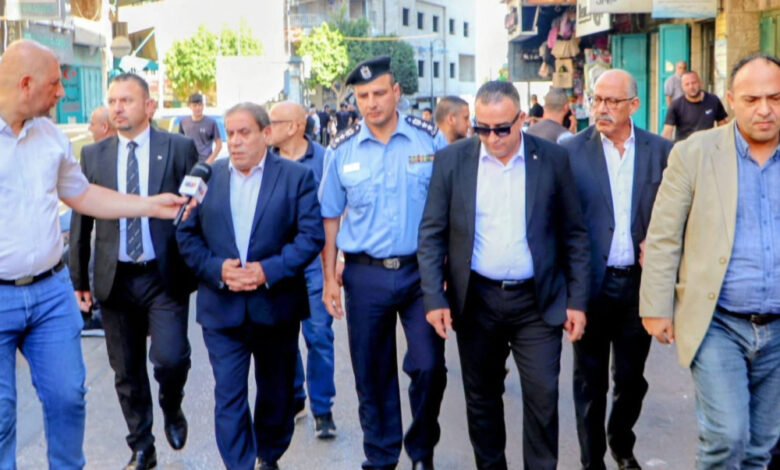 محافظ بيت لحم ورئيس البلدية في جولة ميدانية بسوق المدينة لتعزيز تنظيم الحركة التجارية ودعم القطاع التجاري