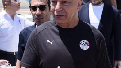 حسام حسن يُتوج 24 عامًا من حب فلسطين بــ “كأس العالم”