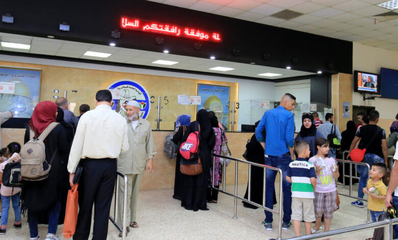 معبر الكرامة يعمل الثلاثاء حتى ساعات الظهيرة في كلا الاتجاهين معبر الكرامة يعمل الثلاثاء حتى ساعات الظهيرة في كلا الاتجاهين