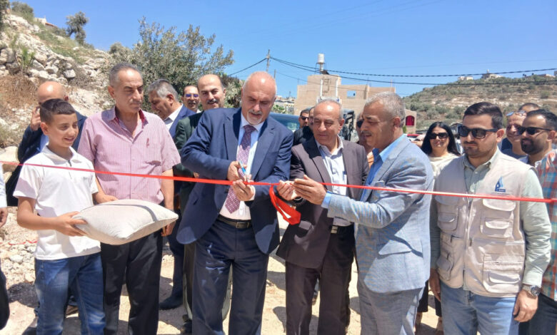 وزير الزراعة يفتتح ويتفقد مشاريع تنموية وإنتاجية، ويوقع اتفاقيتين لإنشاء متنزهين زراعيين في محافظة جنين وزير الزراعة يفتتح ويتفقد مشاريع تنموية وإنتاجية، ويوقع اتفاقيتين لإنشاء متنزهين زراعيين في محافظة جنين