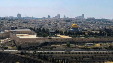 محافظة القدس تحذر: تحويل مستعمرة “جفعات زئيف” إلى مدينة خطوة لتكريس الاستعمار وعزل القدس