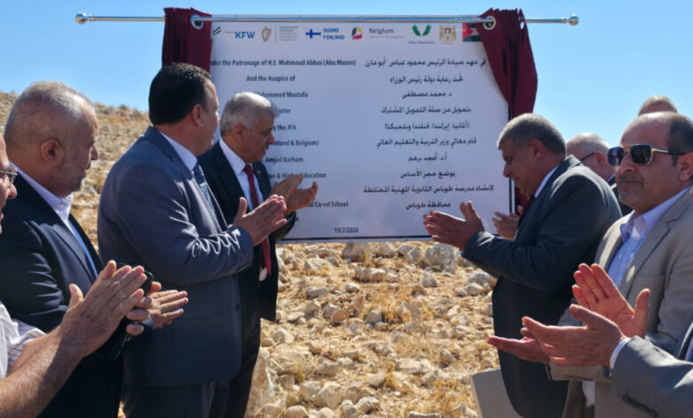 وزير التربية يضع حجر الأساس لمدرسة مهنية ويتفقد المدارس الصيفية في طوباس وزير التربية يضع حجر الأساس لمدرسة مهنية ويتفقد المدارس الصيفية في طوباس