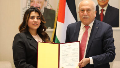 العامور يُسلّم شهادة براءة اختراع لمنهجية مبتكرة في إنشاء مناطق التخطيط والتطوير المشترك العامور يُسلّم شهادة براءة اختراع لمنهجية مبتكرة في إنشاء مناطق التخطيط والتطوير المشترك