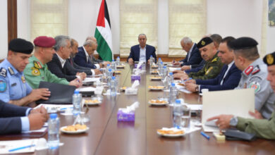 الشيخ يعقد اجتماعا مع قادة الأجهزة الأمنية لمتابعة التطورات الراهنة