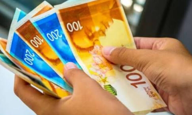 مراسلة PNN : رواتب الموظفين عن شهر نيسان يوم غدٍ الخميس بنسبة لا تقل عن 50% وبحد أدنى 2000 شيكل مراسلة PNN : رواتب الموظفين عن شهر نيسان يوم غدٍ الخميس بنسبة لا تقل عن 50% وبحد أدنى 2000 شيكل
