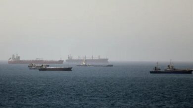 “بلومبيرغ”: 63 مليون برميل من النفط الإيراني عالقة في البحر